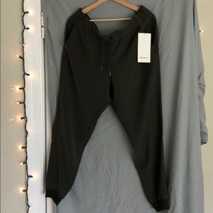 Lululemon On The Fly Jogger Woven